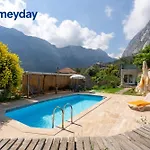 Mountain With Pool Hacisekililer