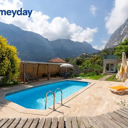 Mountain With Pool Hacisekililer