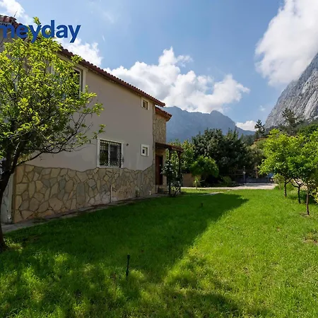 Villa Mountain With Pool Hacisekililer