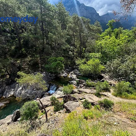 Mountain With Pool Hacisekililer